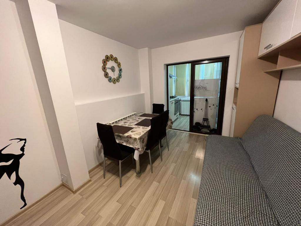 2 Bedrooms Apartment. Галац Экстерьер фото